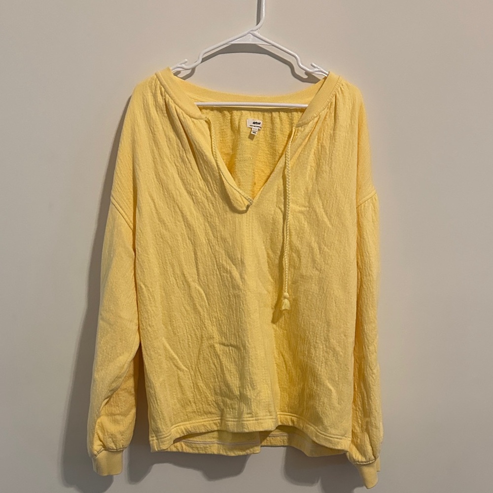 Aerie Yellow oversized V-Neck. Thick!
